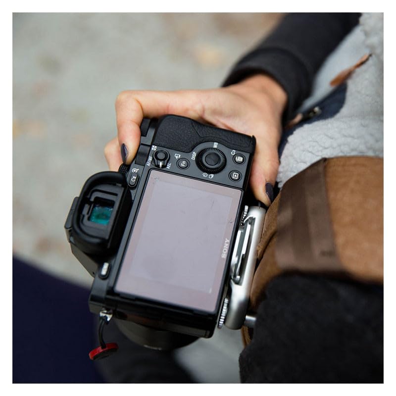 Peak Design Capture Camera Clip V3, Silver with Plate, Holds DSLR, Compact and Point and Shoot Bodies, Secure, Stable and Accessible, Attaches to Straps and Belts, Quick Release, 200 lb Capacity - Image 2